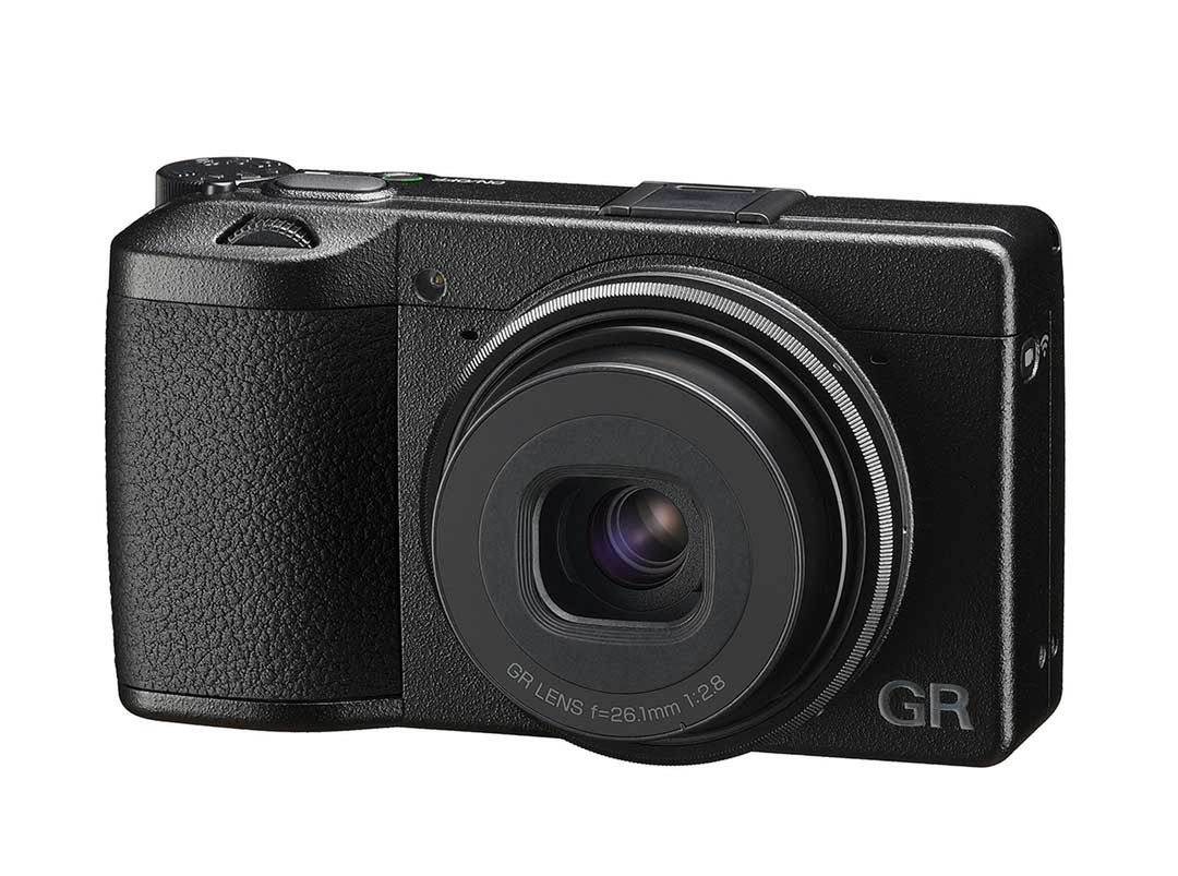 Ricoh GR IIIx – nowa generacja kompaktu do fotografii ulicznej z innym obiektywem 3