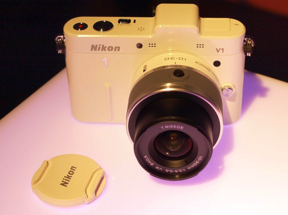 Nikon 1 V1 w wersji białej