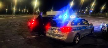 Mazowieckie: Drifter w BMW chciał popisać się przed kolegami. Wśród "widzów" byli policjanci
