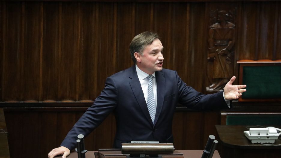 Warszawa, 14.11.2023. Minister sprawiedliwości Zbigniew Ziobro na sali obrad Sejmu w Warszawie, 14 bm. w drugim dniu posiedzenia inaugurującego X kadencję izby. Posłowie zajmują się m.in. wyborem członków KRS z ramienia Sejmu. (jm) PAP/Tomasz Gzell