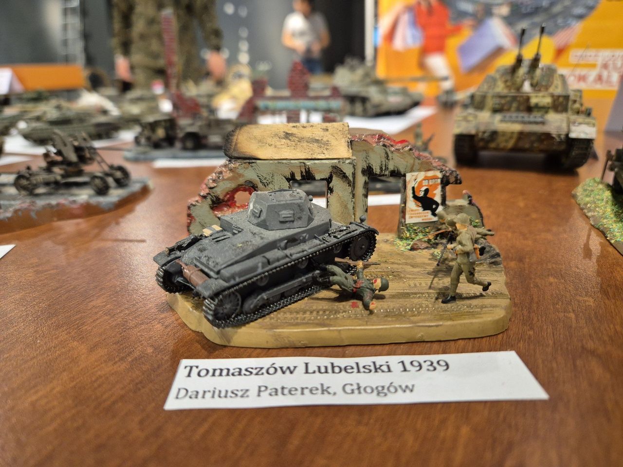 Głogów: Wystawa modelarska "Garnizon". Statki, czołgi, okręty i chiński smok