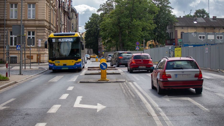Ulica Kołłątaja w Słupsku przy dworcu kolejowym.