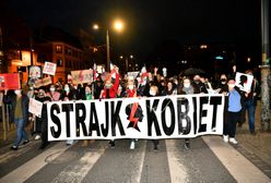 Strajk kobiet we Wrocławiu. Co zrobić po zatrzymaniu przez policję? Uniwersytet Wrocławski wyjaśnia