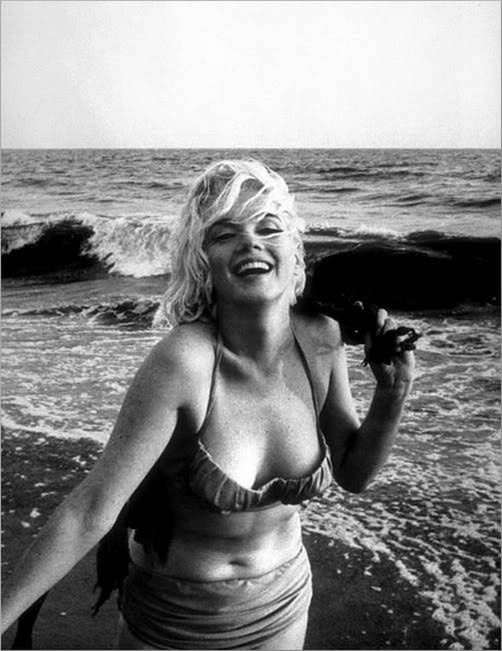 Marilyn miała za sobą kilka prób samobójczych, ale w ostatnich tygodniach życia wydawała się szczęśliwa.