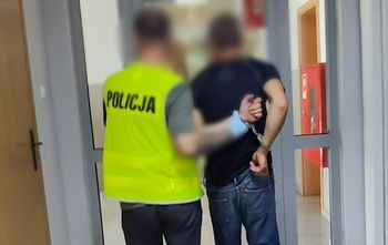 Nowy Strącz: 31-latek ukradł auto, przejechał się i porzucił w polu