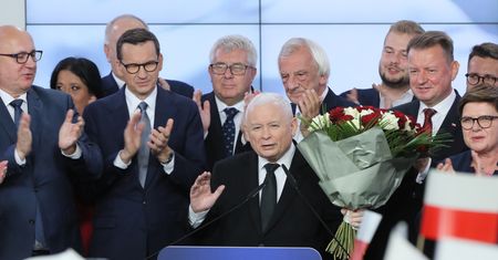 PiS "zbije szybkę" po gorzkiej wygranej w wyborach? Obóz władzy nie składa broni