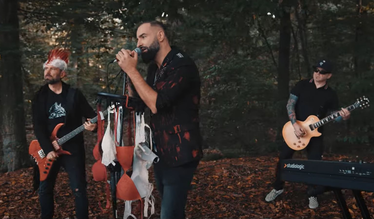 Latające Biustonosze w piosence "Świenty Paweł"