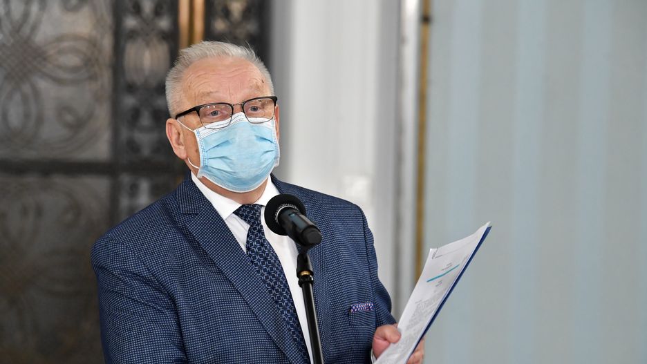 Zdaniem posła PiS Bolesława Piechy, decyzja NFZ jest obecnie zrozumiała