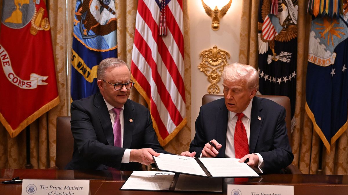 Anthony Albanese (L)  Donald Trump (R)