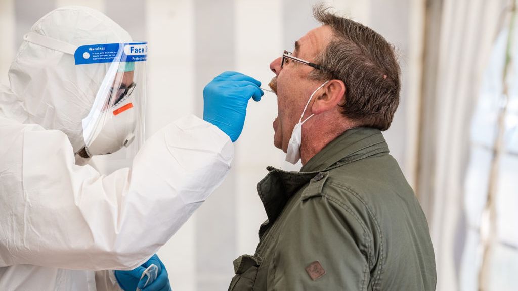 W rzeźni przeprowadza się testy na obecność koronawirusa (zdj. ilustracyjne).