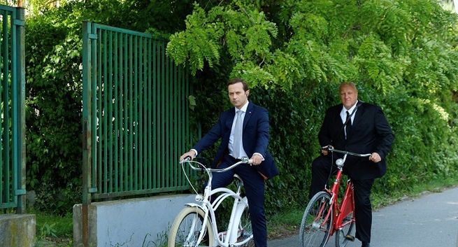 Podobieństwa i różnice między ukraińską a polską wersją „Sługi Narodu”