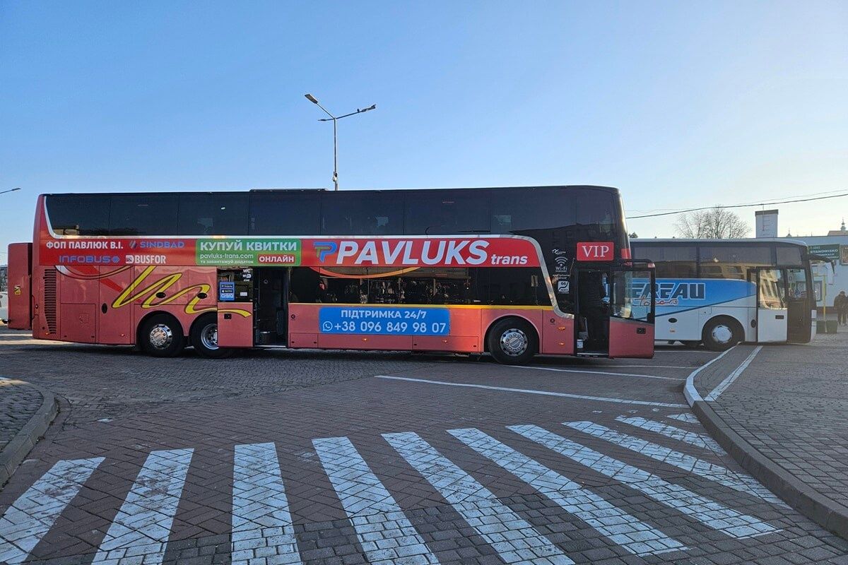 Ukraińscy przewoźnicy na dworcu PKS przy al. Tysiąclecia w Lublinie