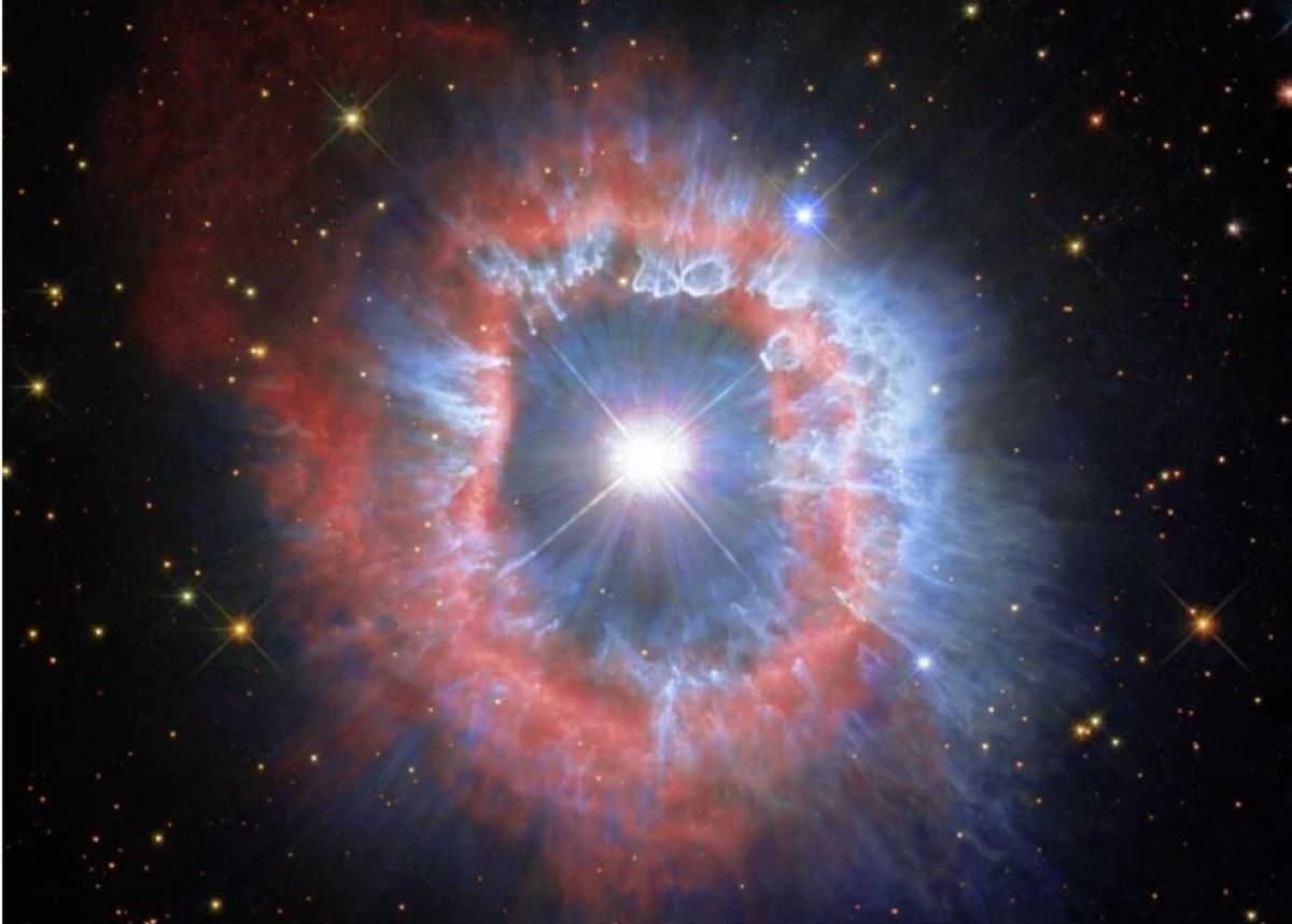 "Oko" eksplozji. Teleskop Hubble’a uchwycił umierającą gwiazdę