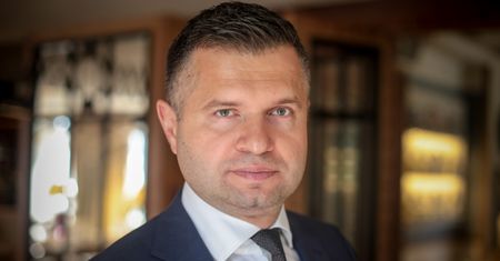 Covid-19 zakończy 30 lat nieprzerwanego wzrostu w Polsce, ale z kryzysem poradzimy sobie "dobrze"