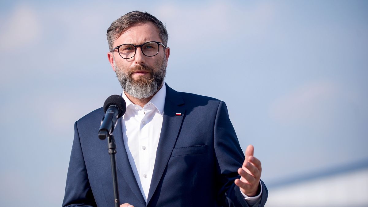 Micha� Kuczmierowski
Kos�w Lacki (woj. mazowieckie), 12.09.2023. Kampania wyborcza do parlamentu 2023. Prezes Rz�dowej Agencji Rezerw Strategicznych Micha� Kuczmierowski podczas wizyty w Zak�adach Mi�snych "Zakrzewscy" w Kosowie Lackim, 12 bm. (aldg) PAP/Marcin Obara
Marcin Obara
kampania, mieszka�cami, parlamentarna, PiS, polityk polityka, premier, wizyta krajowa, wyborcza, Zak�ady Mi�sne