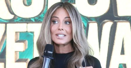 Wyzwolona Małgorzata Rozenek TOPLESS wyleguje się w pieleszach na potrzeby sensualnej sesji (FOTO)