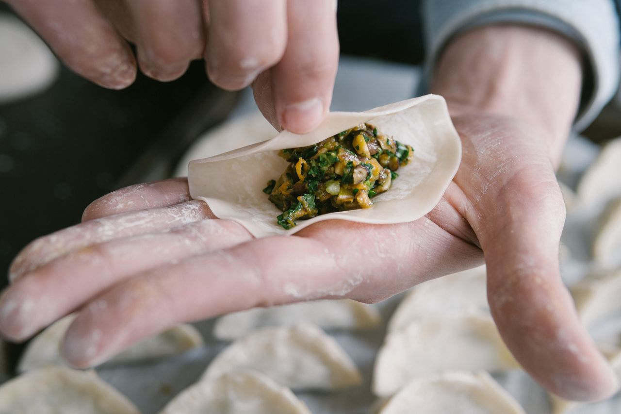 Przygotowanie świąteczny dań pochłania wiele czasu, dlatego coraz więcej osób wybiera catering świąteczny. 