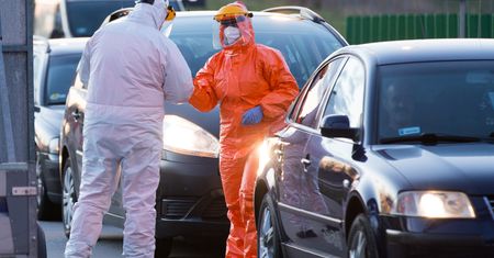 Nowe obostrzenia. Polska zamknie granice? "To bardzo dobry ruch"