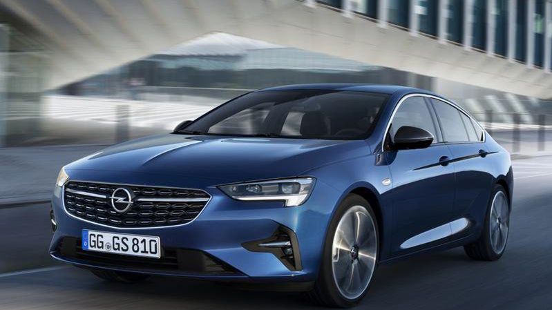 Przeprowadzony niedawno facelifting sprawił, że Insignia wyładniała.