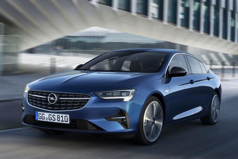 Opel Insignia w kolejnej generacji stanie się crossoverem? Potwierdza to szef Vauxhalla