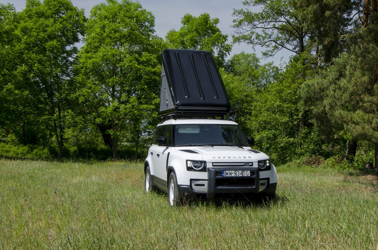 Namiot Autohome sprzedawany i sygnowany przez markę Land Rover. Idealny na szybki wypad w dzikie miejsce.