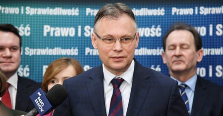 Posłowie KO wnoszą o odwołanie Arkadiusza Mularczyka z KRS. Jest reakcja Posła PiS