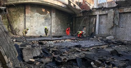 Zawalił się pustostan w Legnicy. Służby pracują na miejscu