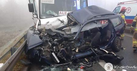Małopolska. W wypadku z udziałem busa zostało rannych 15 osób. Są ofiary śmiertelne