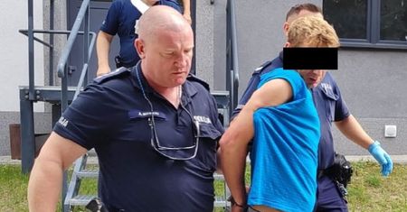 Zaatakował siekierą ojca i brata. Brat zmarł, a ojciec walczy o życie