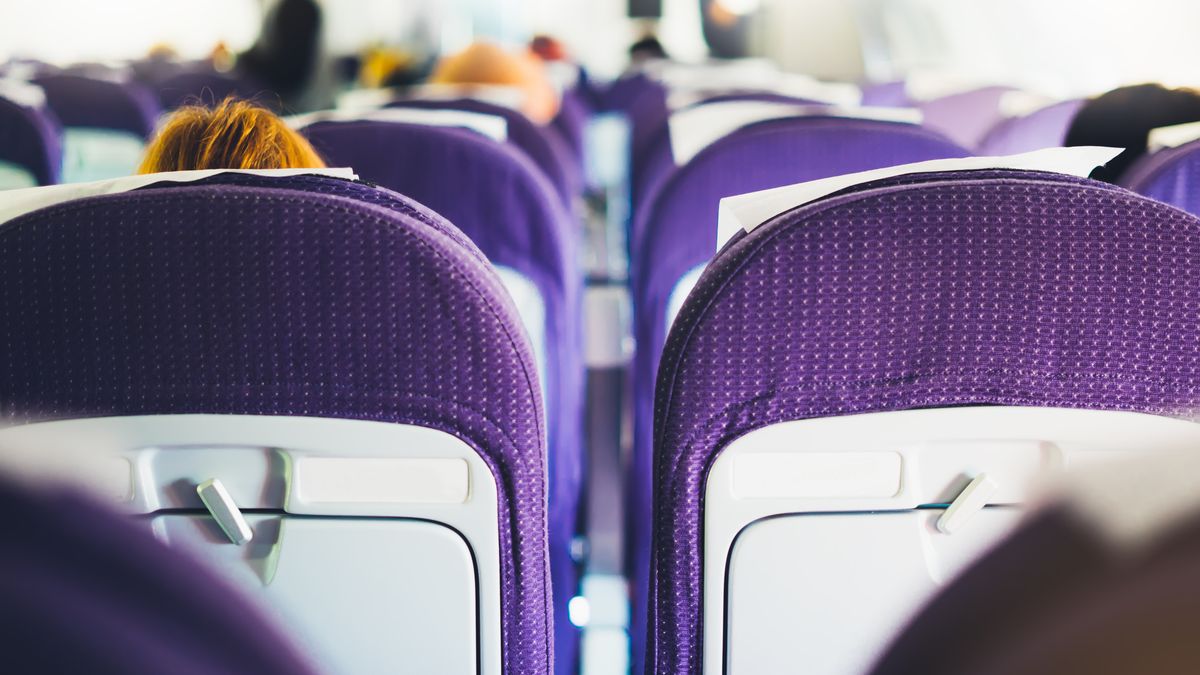 Podczas startu i lądowania w samolocie obowiązują ścisłe procedury. Dotyczą one także personelu pokładowego