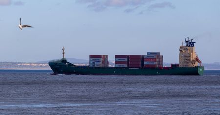 Nagła zmiana kierunku. Statku z takim ładunkiem nie chce żaden port
