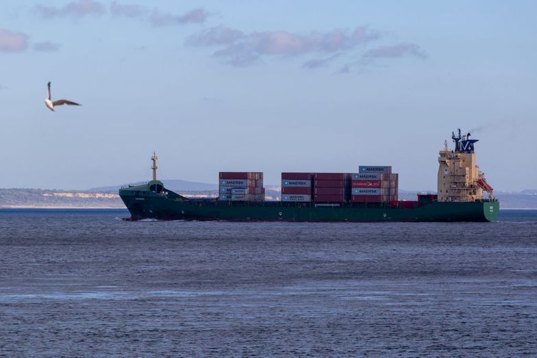 Nagła zmiana kierunku. Statku z takim ładunkiem nie chce żaden port