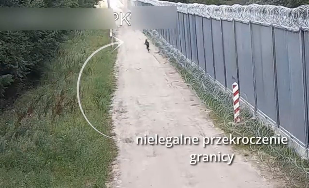 Imigrant przedostał się przez barierę. Straż Graniczna sama to pokazała