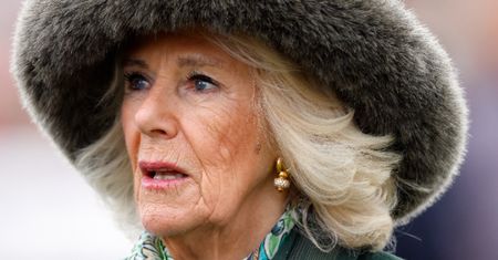 Królowa Camilla musiała przejąć obowiązki chorego króla Karola III: "Jest całkowicie ZDRUZGOTANA i WYCZERPANA"