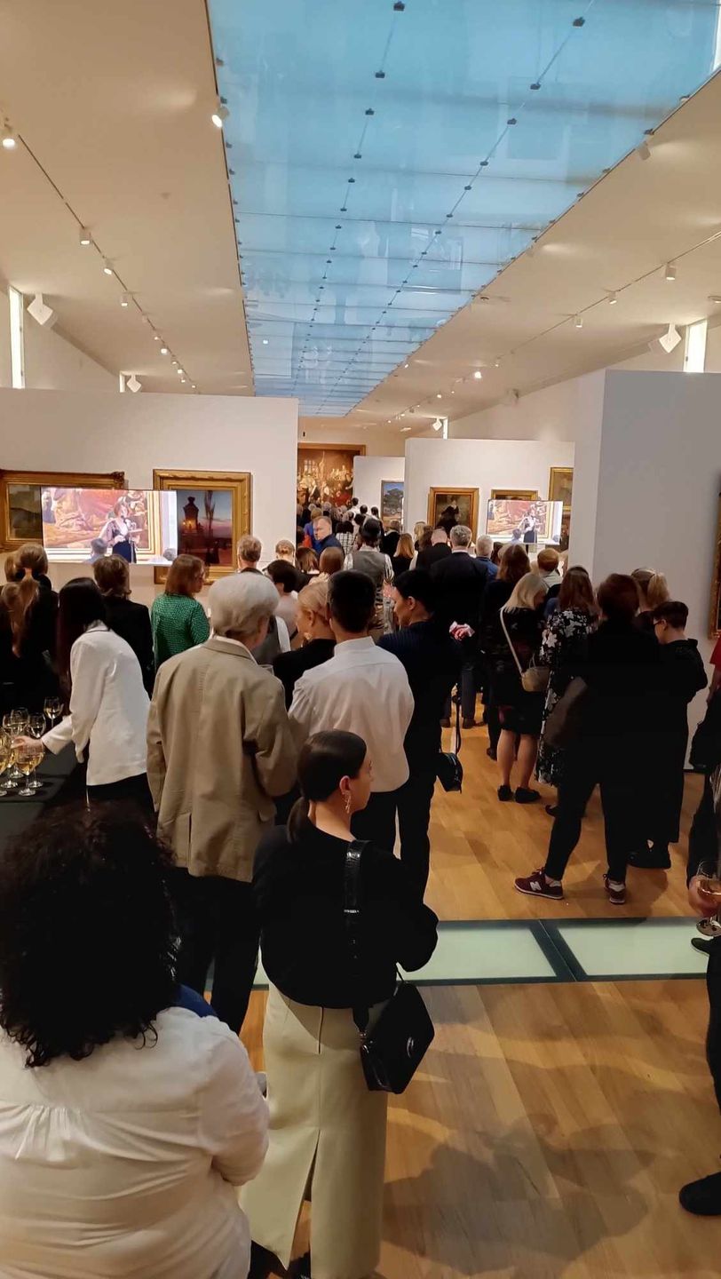 Tłumy na wystawie "Co babie do pędzla?!"