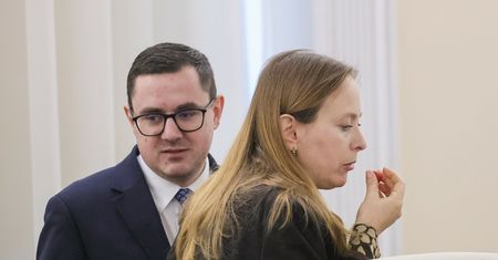 Minister o "burdelach" za ścianą. Mocna odpowiedź kolegi z rządu