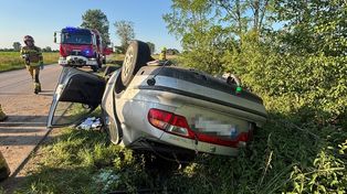 Dachował Seatem i uciekł w pole. Miał 2,8 promila alkoholu i dwa dożywotnie zakazy prowadzenia!