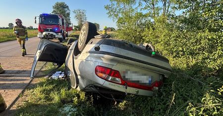 Dachował Seatem i uciekł w pole. Miał 2,8 promila alkoholu i dwa dożywotnie zakazy prowadzenia!