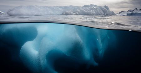 Antarktyda traci lód. Zmienia się ważna warstwa oceanu