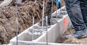 Ile kosztuje wylanie fundamentów w 2026? Materiały i robocizna