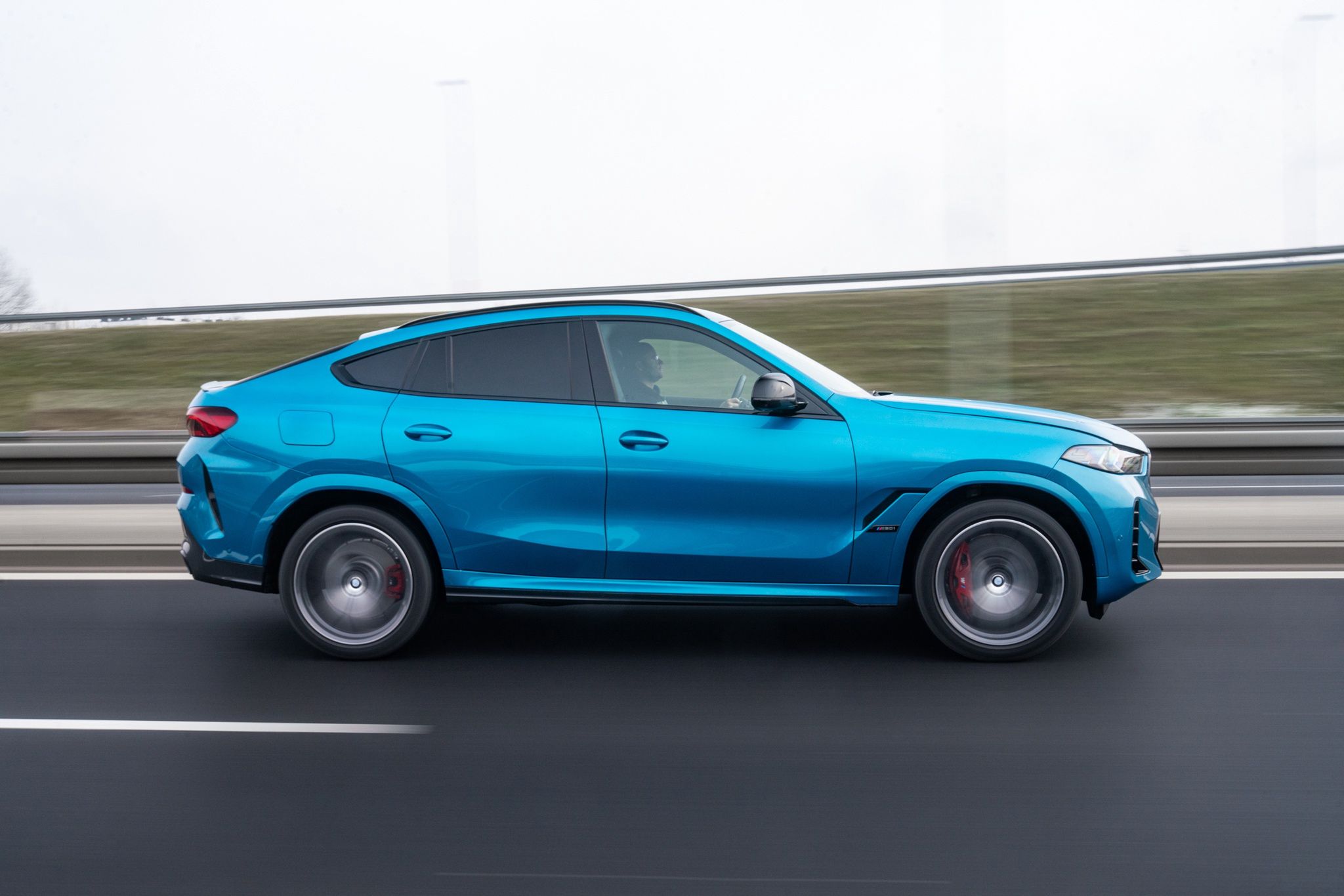 BMW X6 M60i
