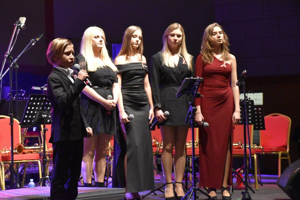 123 muzyków z orkiestr dętych z terenu południowej Wielkopolski zagrało w niedzielę, 9 listopada w Hali Sportowej im. Polskich Olimpijczyków w Opatówku