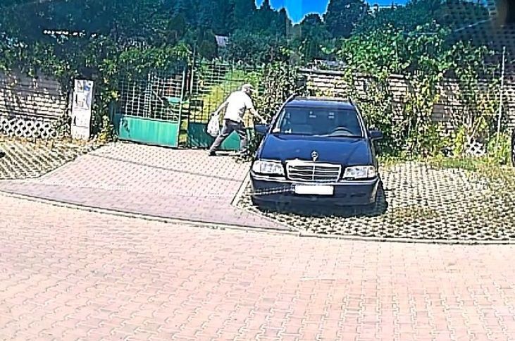 Starachowice: 74-latek porysował karoserie mercedesa, został zatrzymany