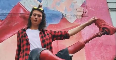"Czuję pewnego rodzaju misję". Bartosz Kloch z protezami nóg o udziale w "Top Model"
