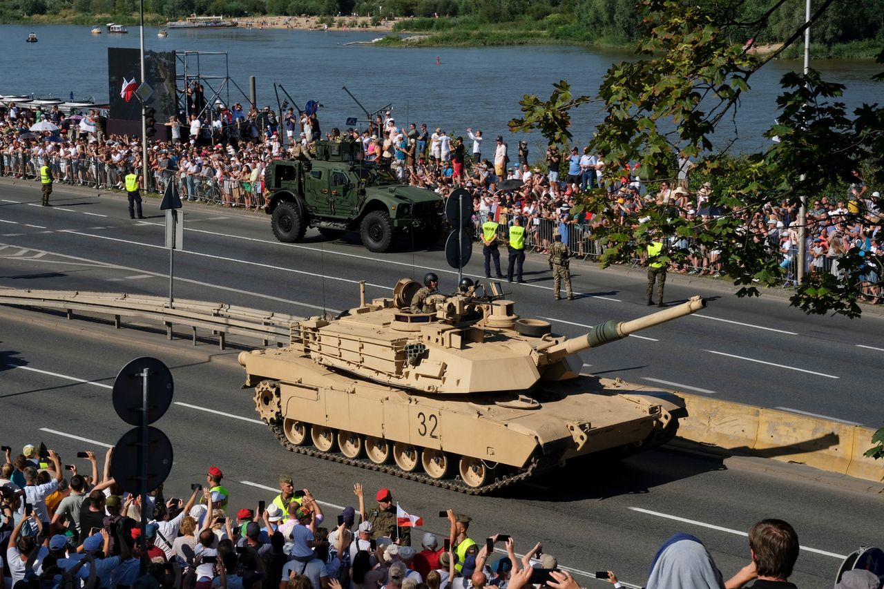 15 sierpnia 2023 roku, warszawska defilada z okazji Święta Wojska Polskiego z udziałem m.in. czołgów Abrams. W tym roku te maszyny również pojawią się podczas uroczystości