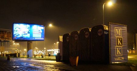 Zwłoki mężczyzny w przenośnej toalecie na dworcu PKS w Lublinie