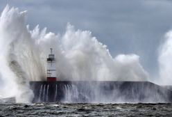Ciaran sieje spustoszenie. Fale na 20 metrów i minitornado