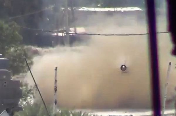 Porażające nagranie z Syrii: pocisk, wystrzelony z czołgu, leci prosto na kamerę
