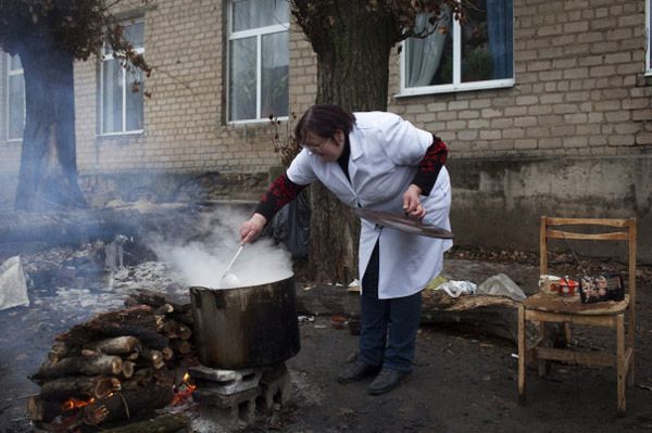 Amnesty International: ukraińscy ochotnicy blokują pomoc humanitarną do Donbasu