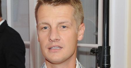 Rzadki widok: Rafał Mroczek pokazał 8-letnią córkę. Spędzają wakacje w towarzystwie nowej żony gwiazdora "M jak miłość" (FOTO)